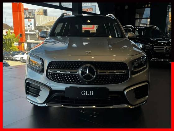 MERCEDES-BENZ GLB 220 2.0 MHEV AMG LINE 4MATIC 8G-DCT MERCEDES-BENZ GLB 220 2.0 MHEV AMG LINE 4MATIC 8G-DCT